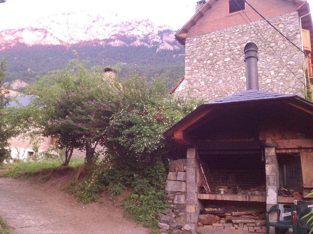 Pension Pallaruelo Saravillo Esterno foto