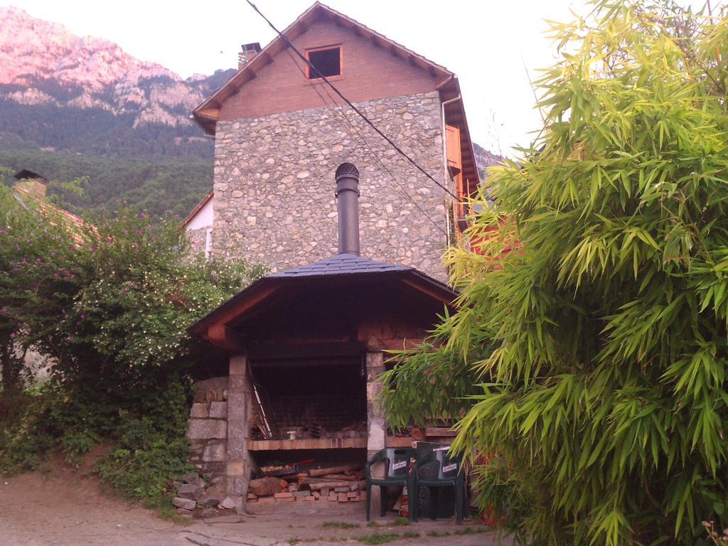 Pension Pallaruelo Saravillo Esterno foto